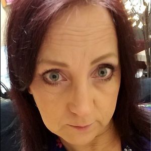 Meet your Posher, Lora